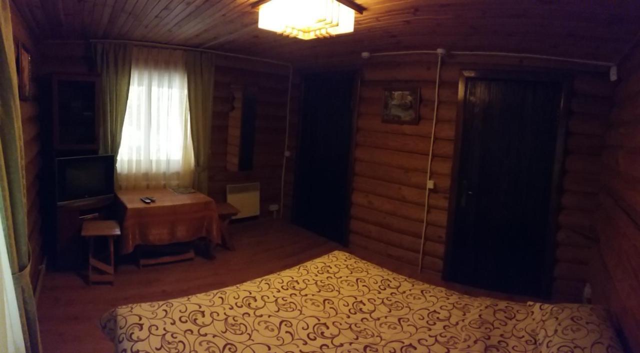 Zolotoy Bereg Hotel Tsjernihiv Buitenkant foto